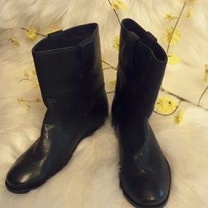 Frye genuine leather with easy pull up boot